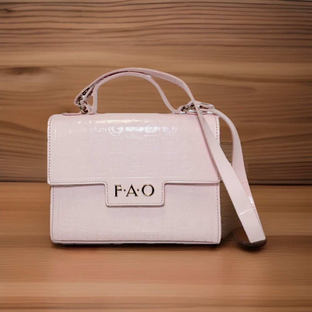FAO Schwarz Glamour Barbie Pink Makeup Purse Shoulder/Hand Bag Girls Fashion